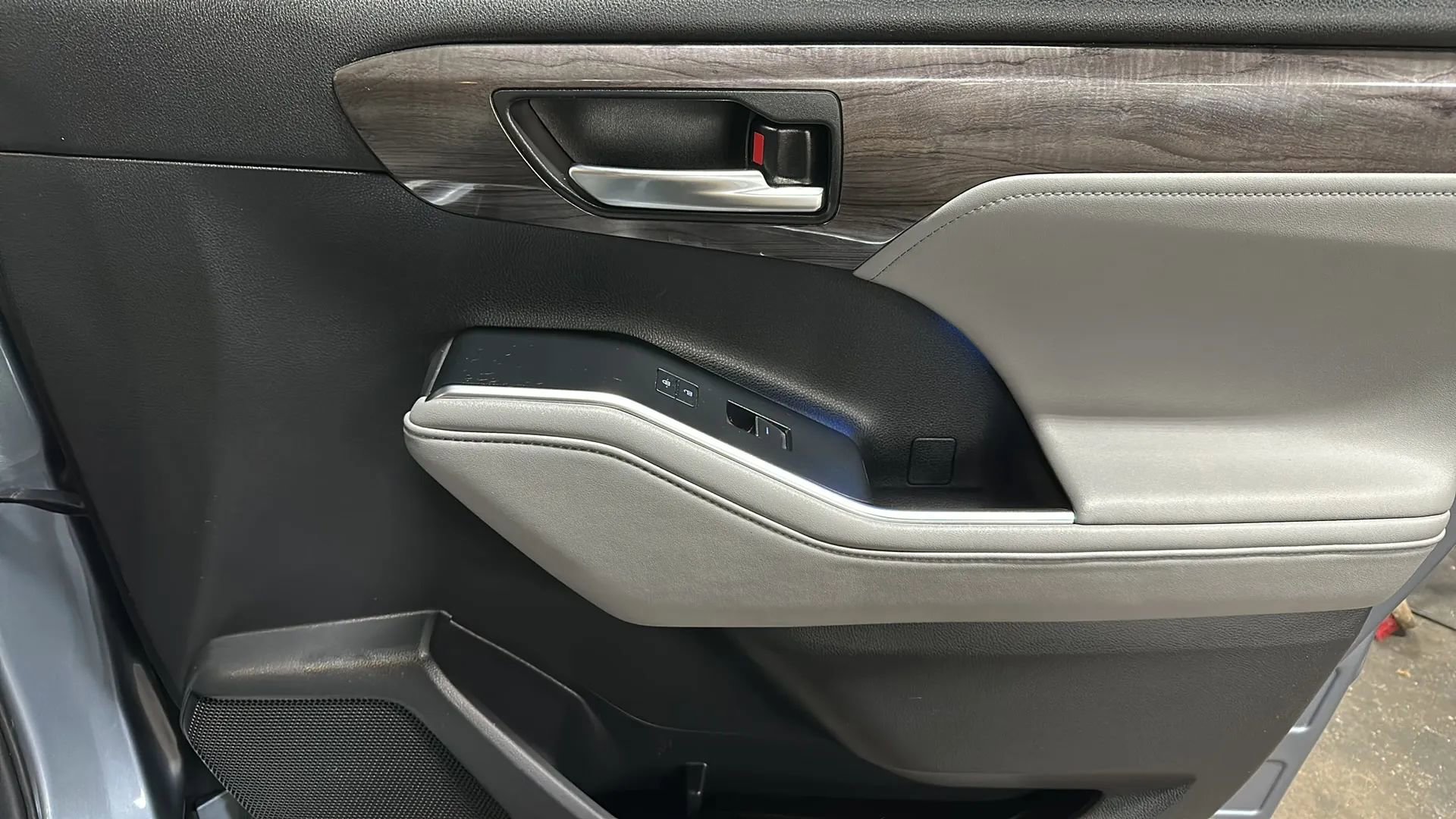 Used 2021 Toyota Highlander Limited image 21