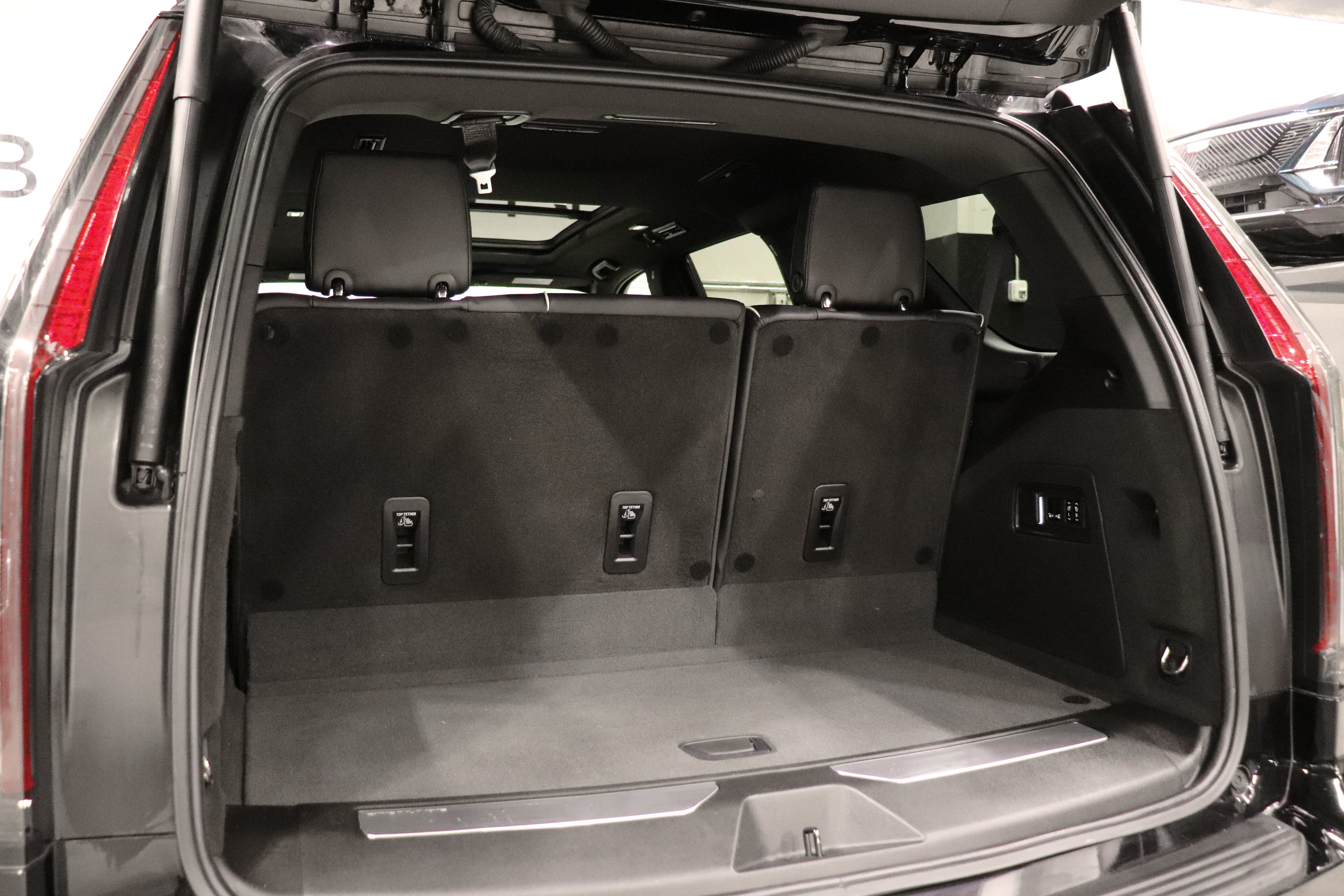 Used 2023 Cadillac Escalade Premium Luxury AWD/4WD image 10