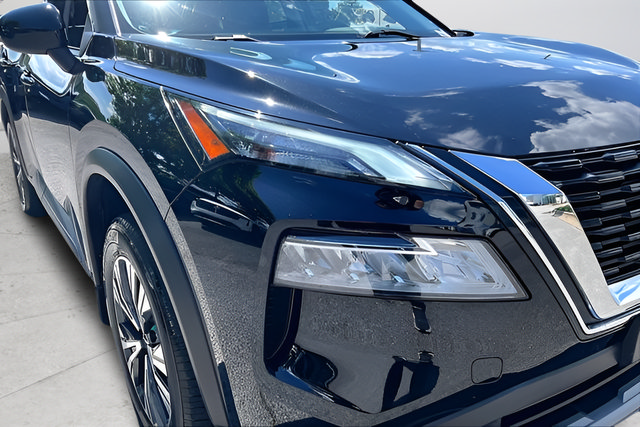 Used 2023 Nissan Rogue SV AWD/4WD image 2