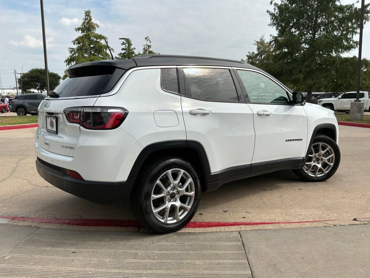 Used 2025 Jeep Compass Limited AWD/4WD image 6