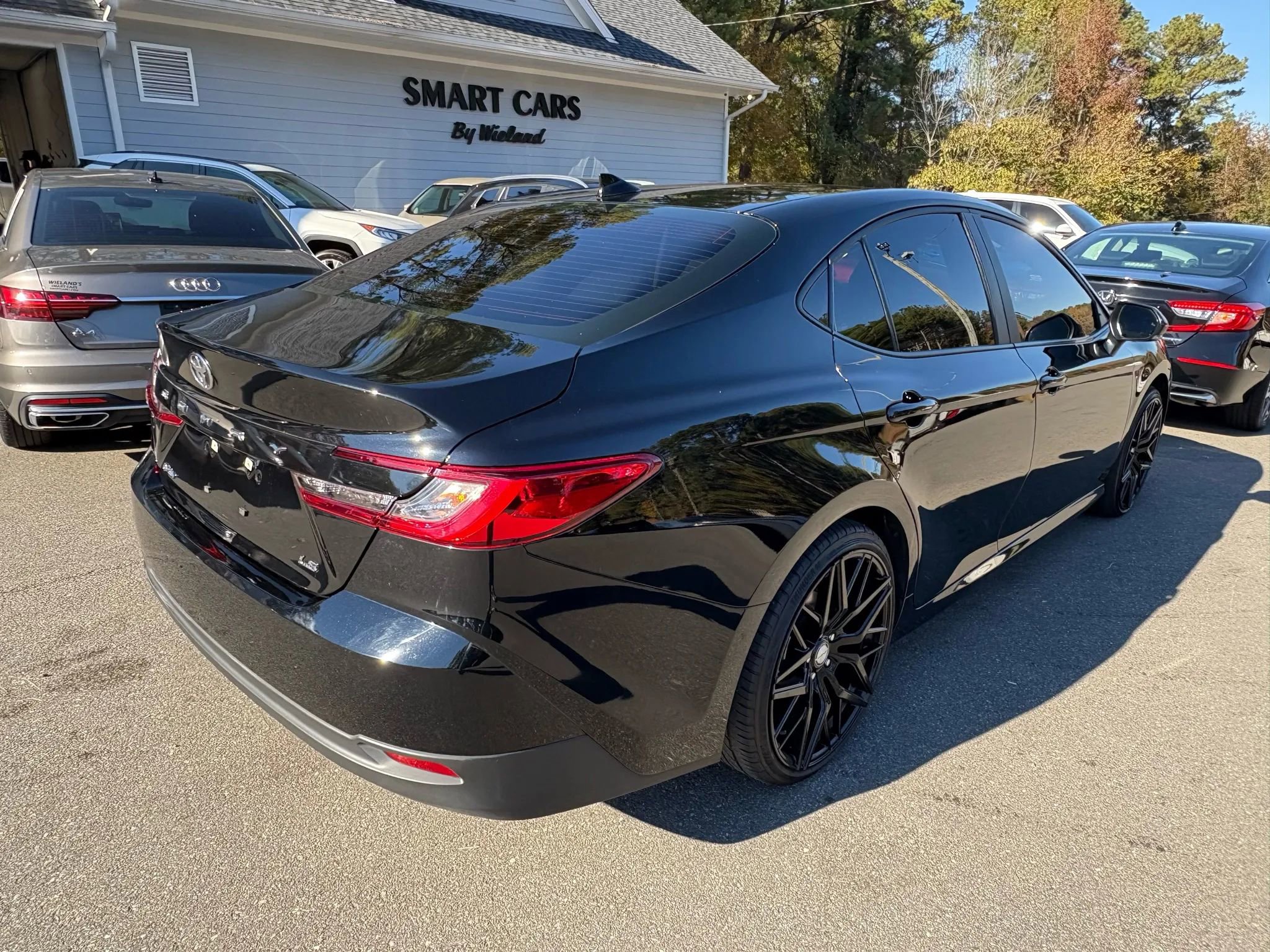 Used 2025 Toyota Camry LE image 5
