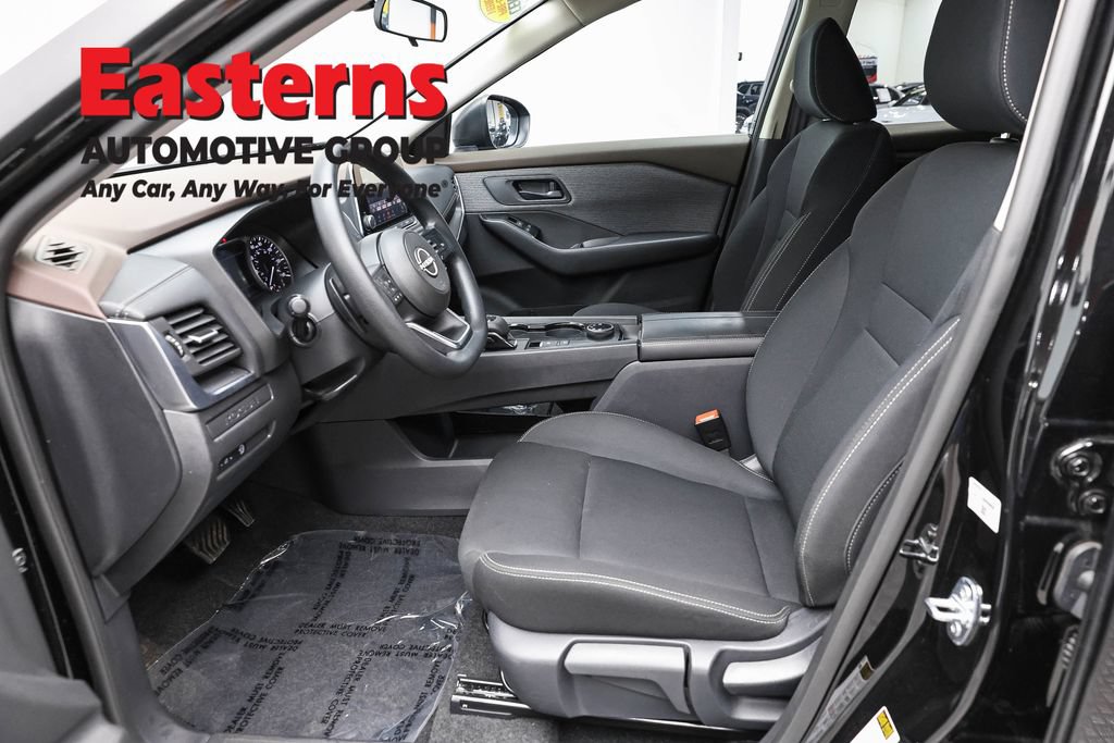 Used 2023 Nissan Rogue S AWD/4WD image 15