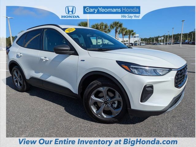 Used 2025 Ford Escape ST-Line w/ Equipment Group 301A image 4