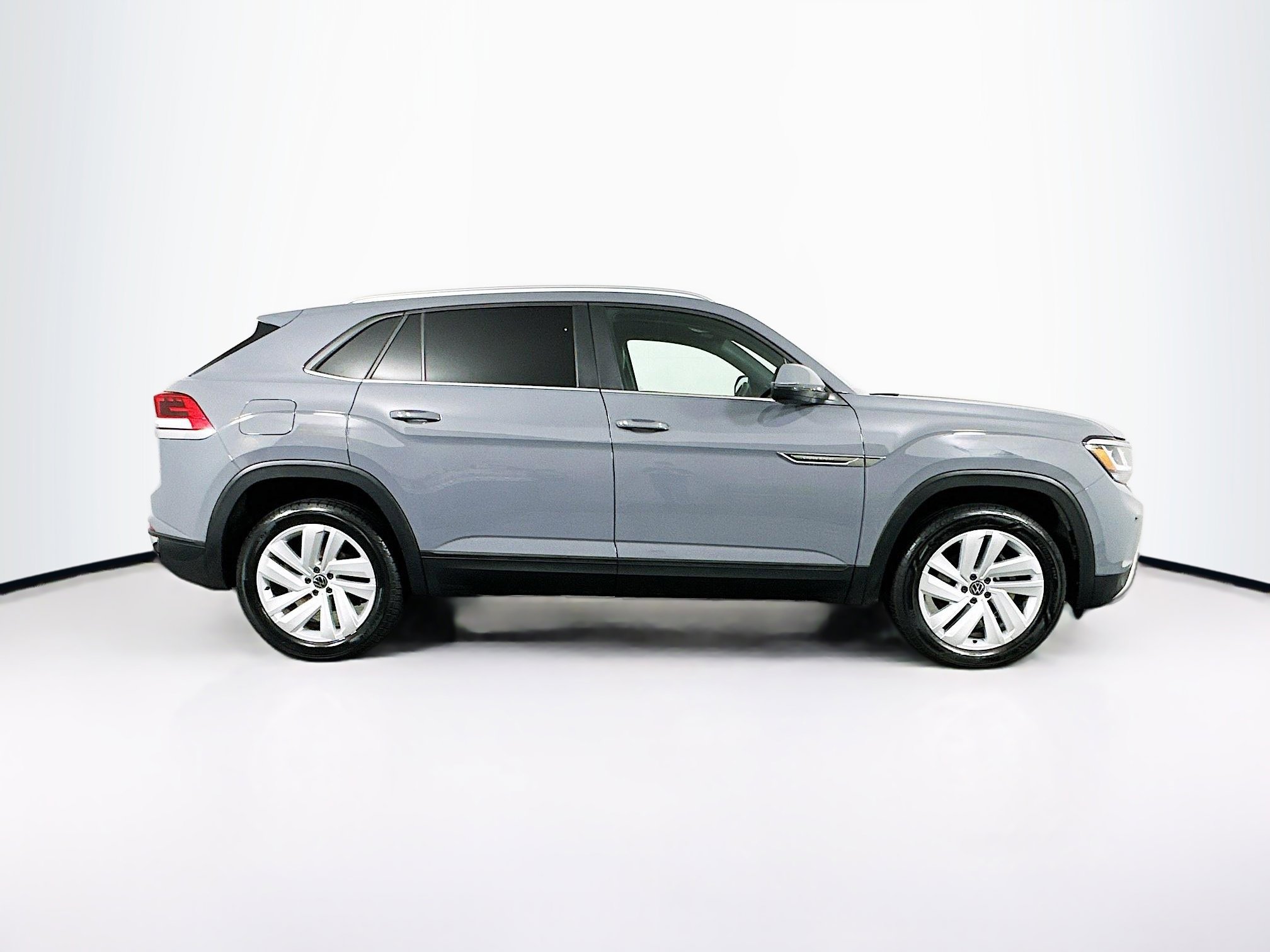 Used 2021 Volkswagen Atlas Cross Sport SE w/ Panoramic Sunroof Package image 10