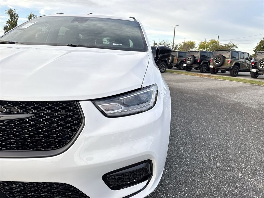 New 2026 Chrysler Pacifica Limited w/ S Appearance Package image 9
