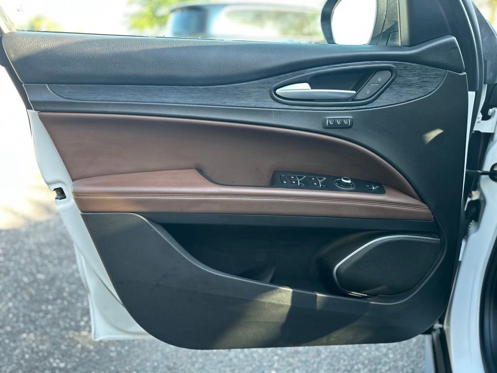 Used 2020 Alfa Romeo Stelvio w/ Nero Edizione image 31