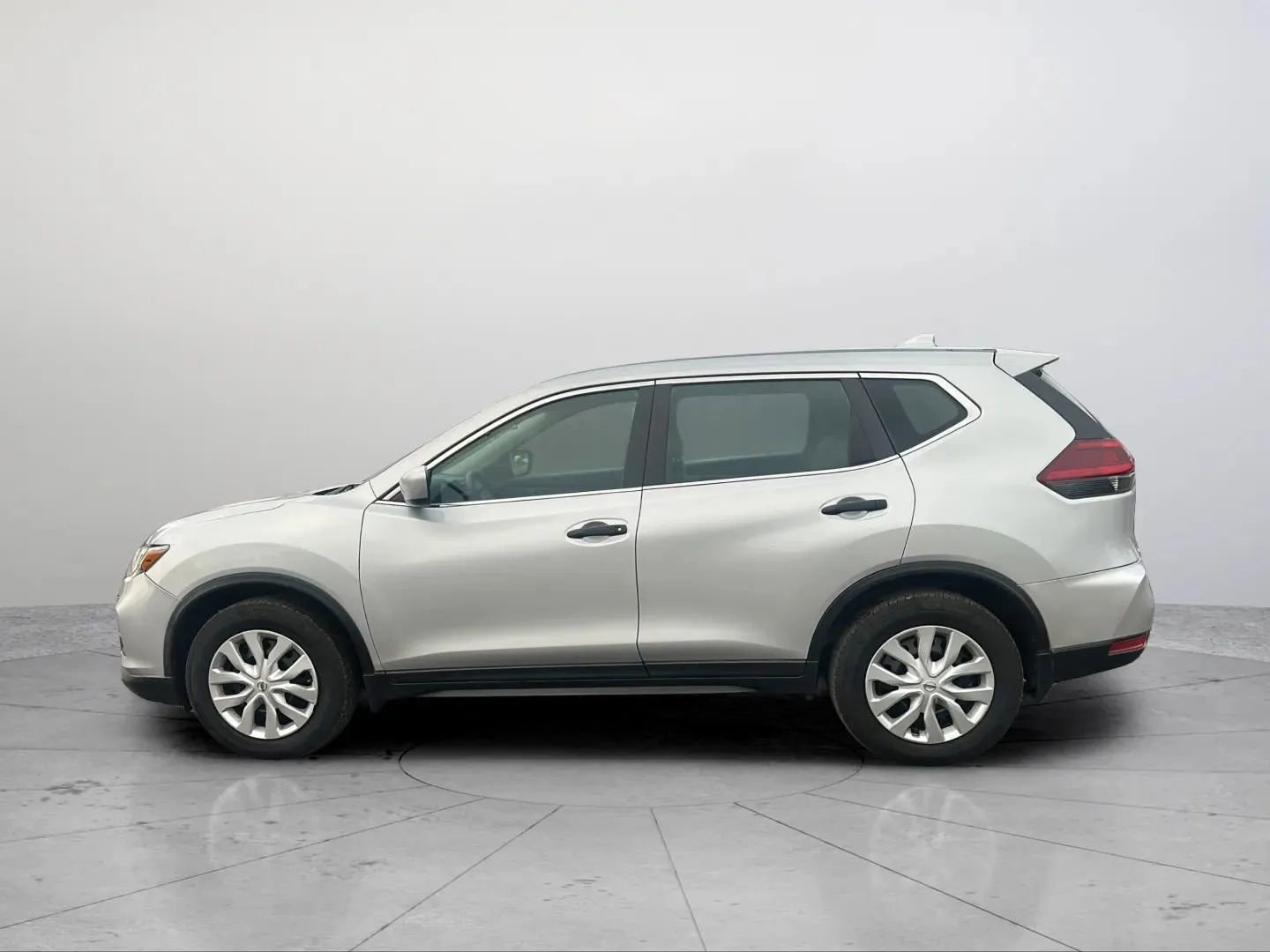 Used 2020 Nissan Rogue S image 2