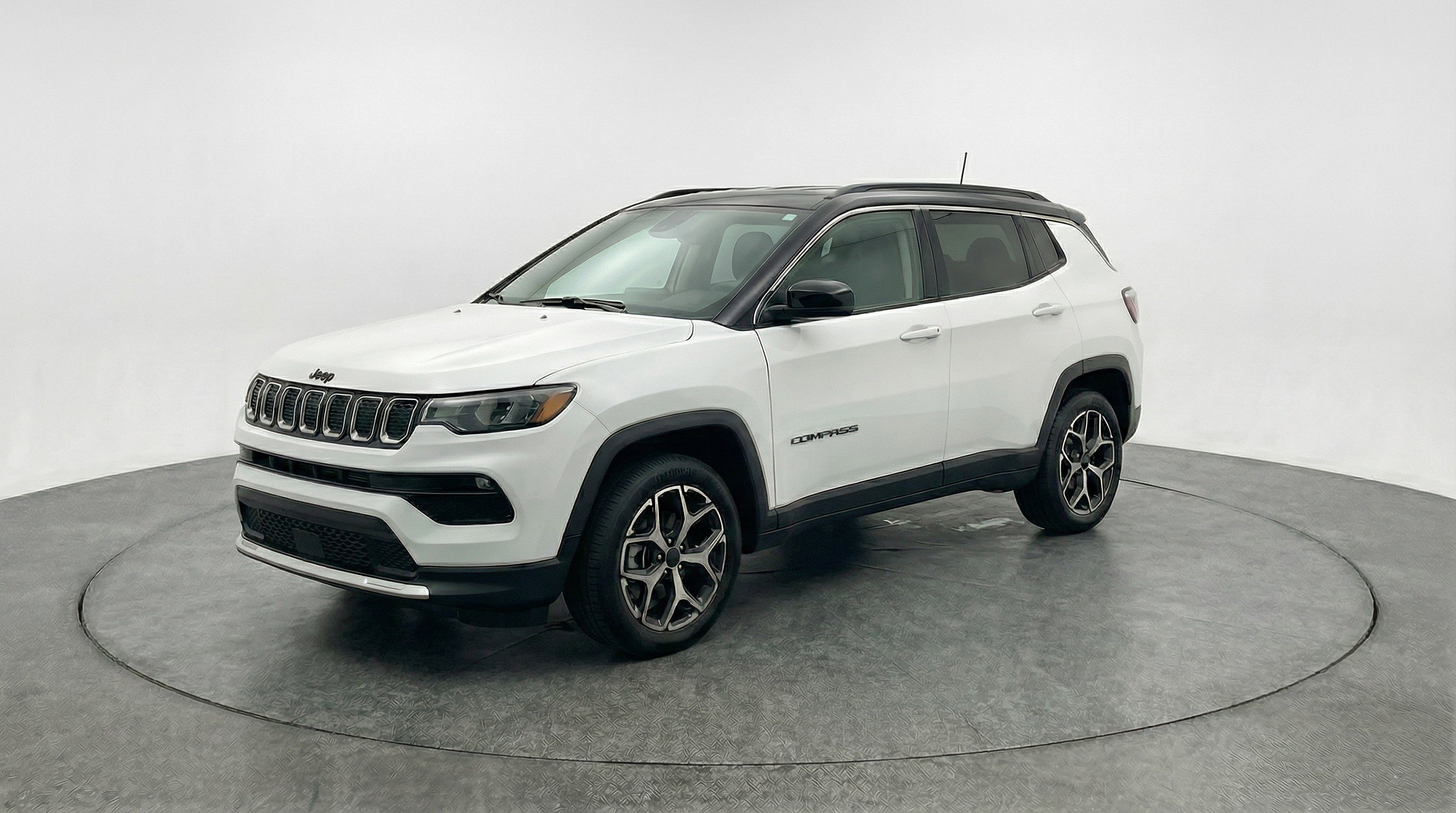 Used 2025 Jeep Compass Limited image 3