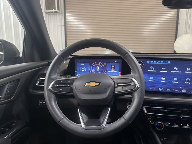 Used 2025 Chevrolet Traverse LT w/ Driver Confidence Package image 38