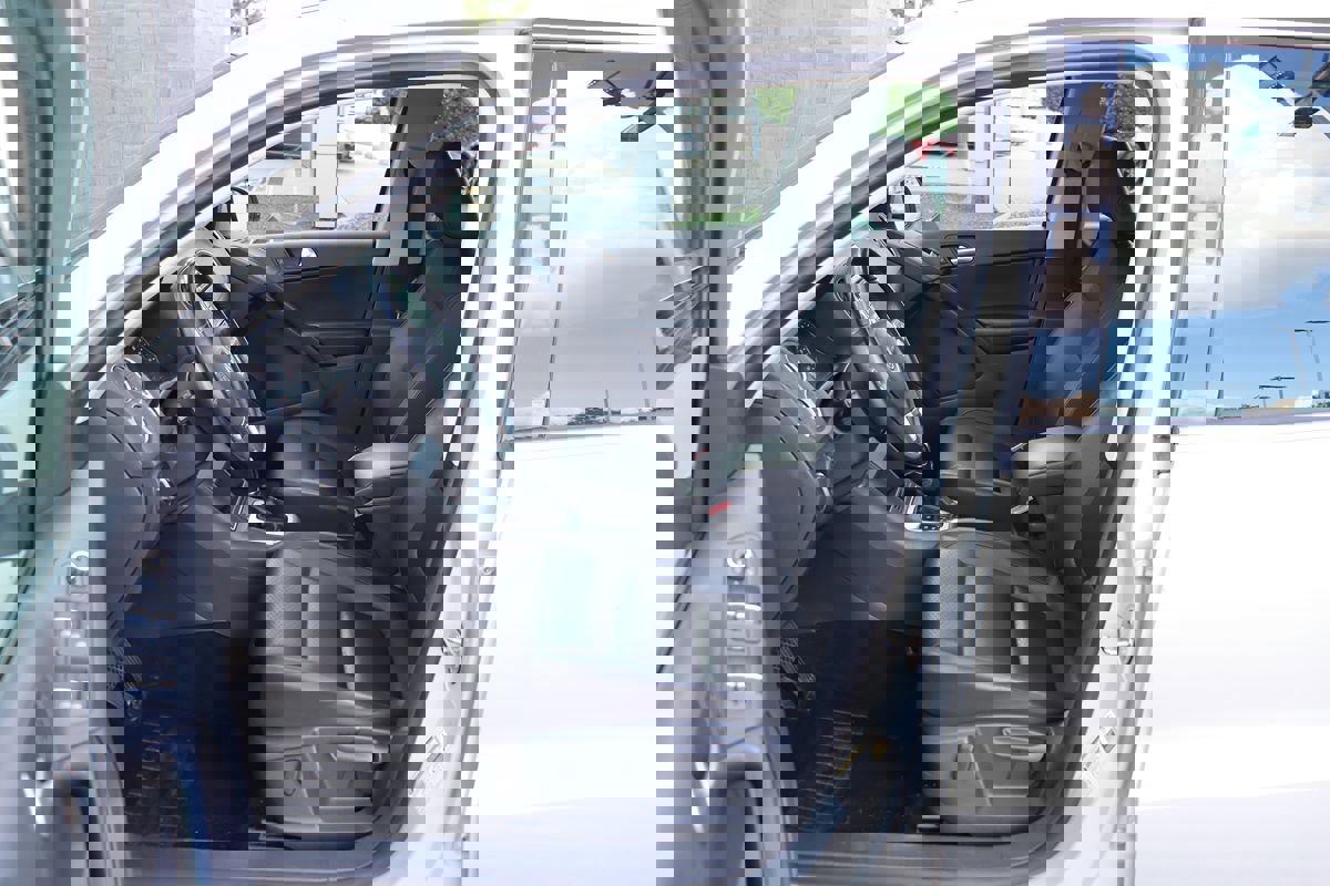 Used 2013 Volkswagen Tiguan SE image 23