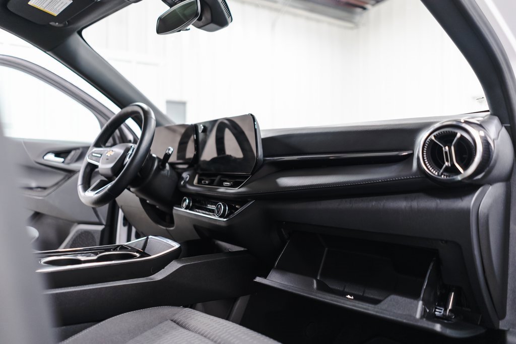 Used 2025 Chevrolet Equinox LT image 38