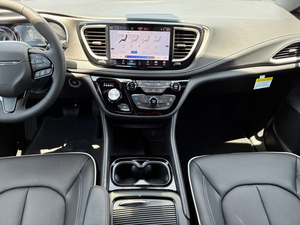 New 2027 Chrysler Pacifica Limited FWD image 20