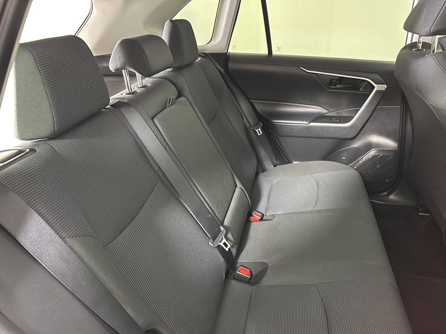 Used 2022 Toyota RAV4 LE AWD/4WD image 18