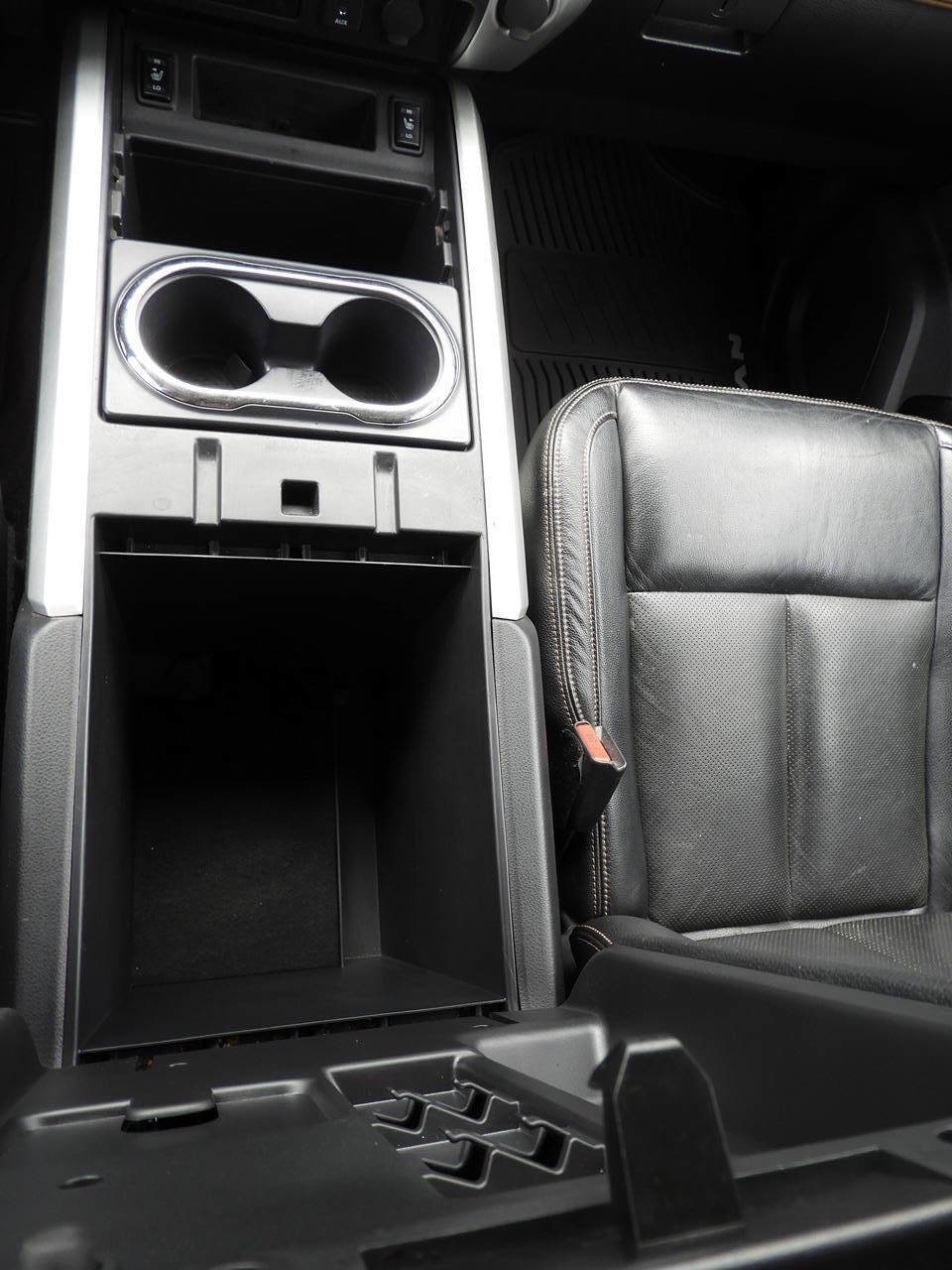 Used 2018 Nissan Titan SL w/ Chrome Package image 40