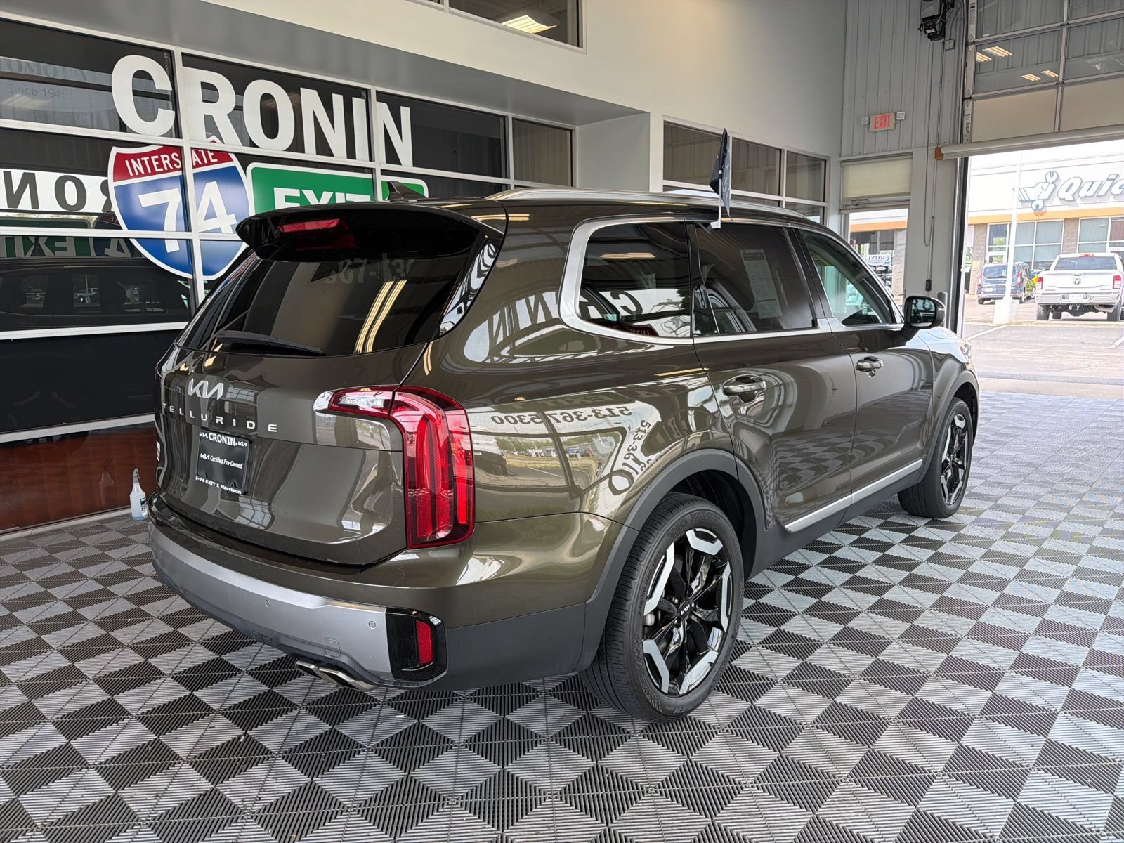 Used 2025 Kia Telluride S FWD image 5