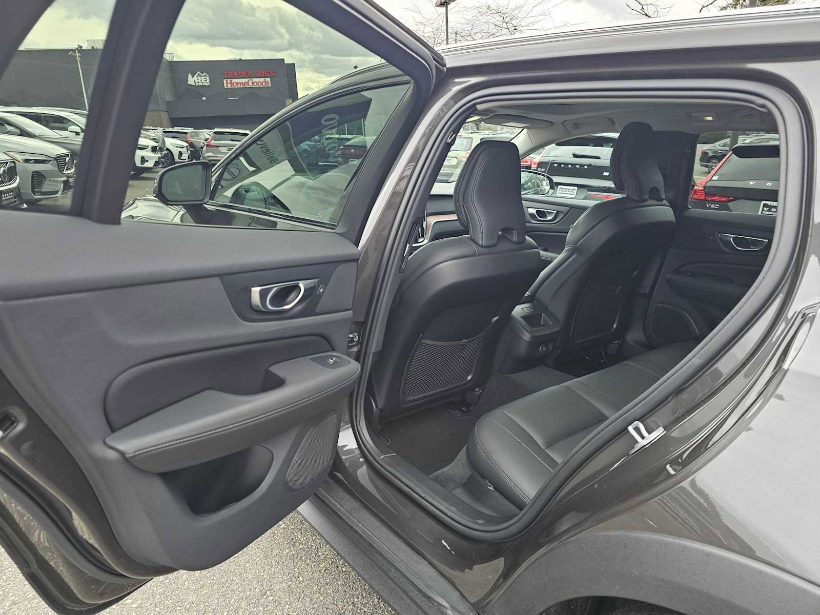 Certified 2025 Volvo V60 B5 Cross Country Plus AWD/4WD image 19