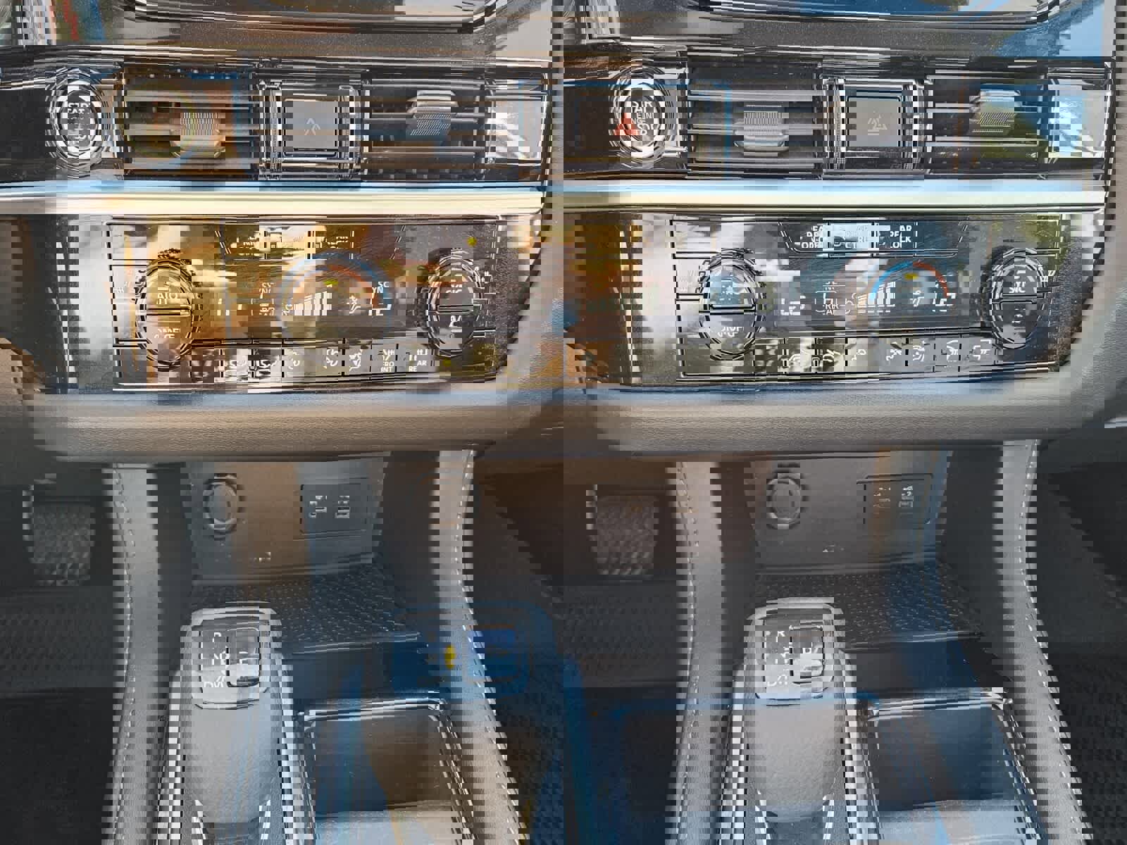 Used 2022 Nissan Pathfinder SV w/ SV Black Package image 10