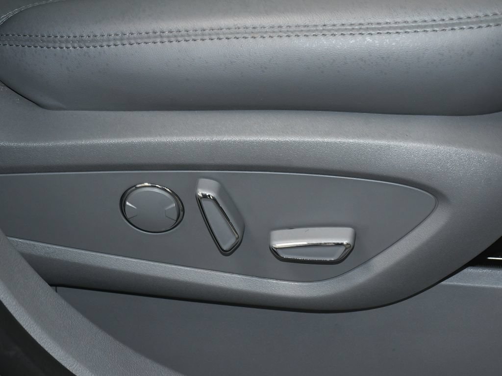 Used 2022 Lincoln Nautilus Reserve w/ Cargo Utility Package AWD/4WD image 50