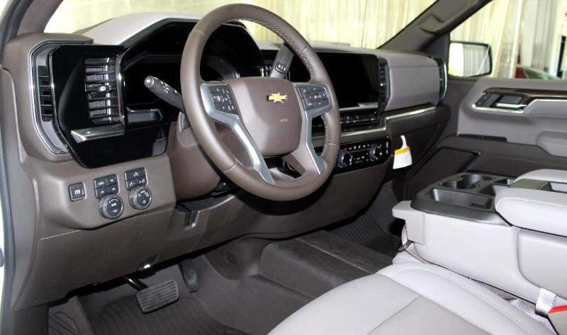 New 2025 Chevrolet Silverado 1500 LT image 18