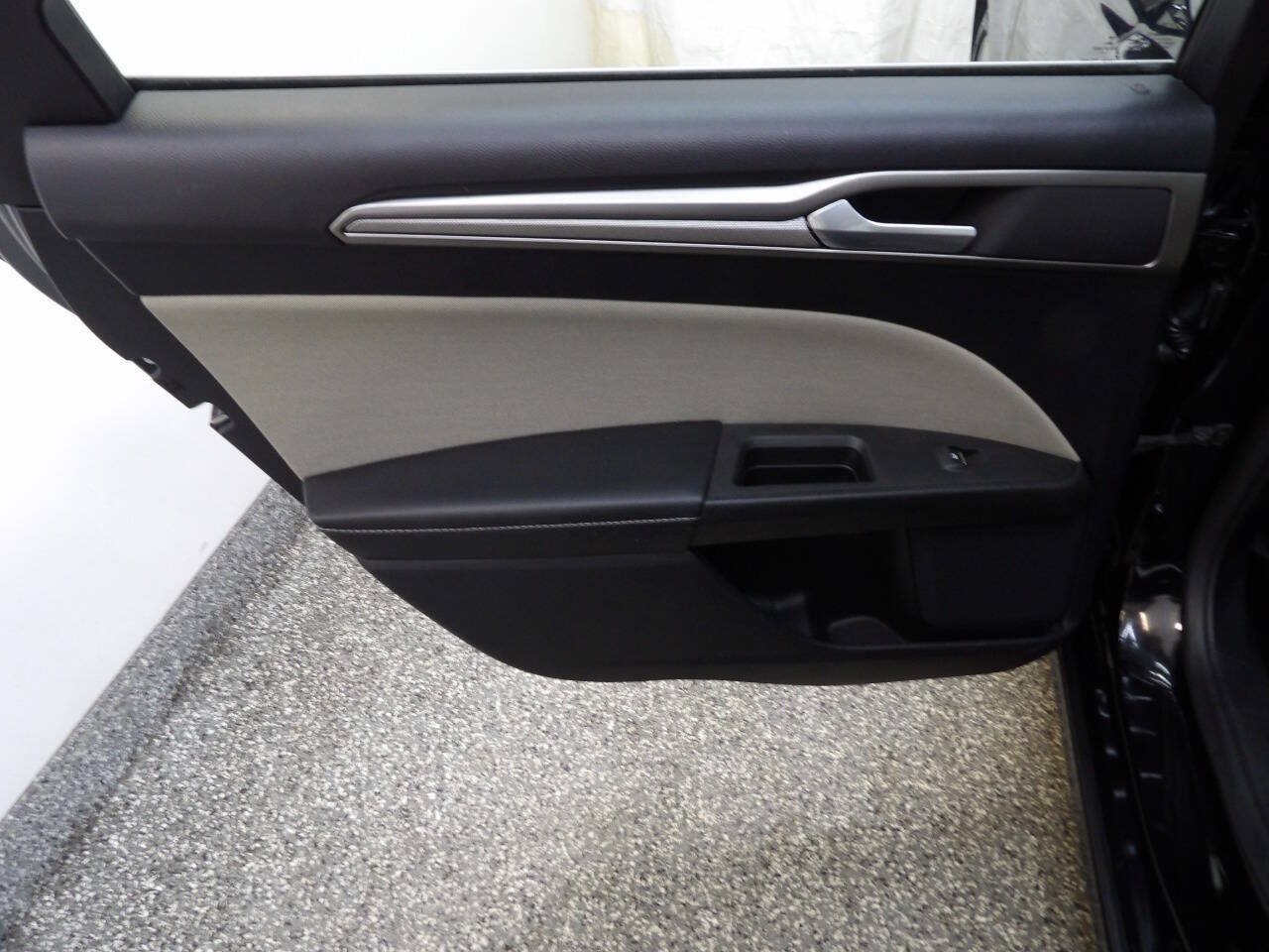 Used 2018 Ford Fusion S FWD image 9