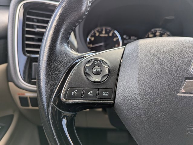 Used 2016 Mitsubishi Outlander SE image 13
