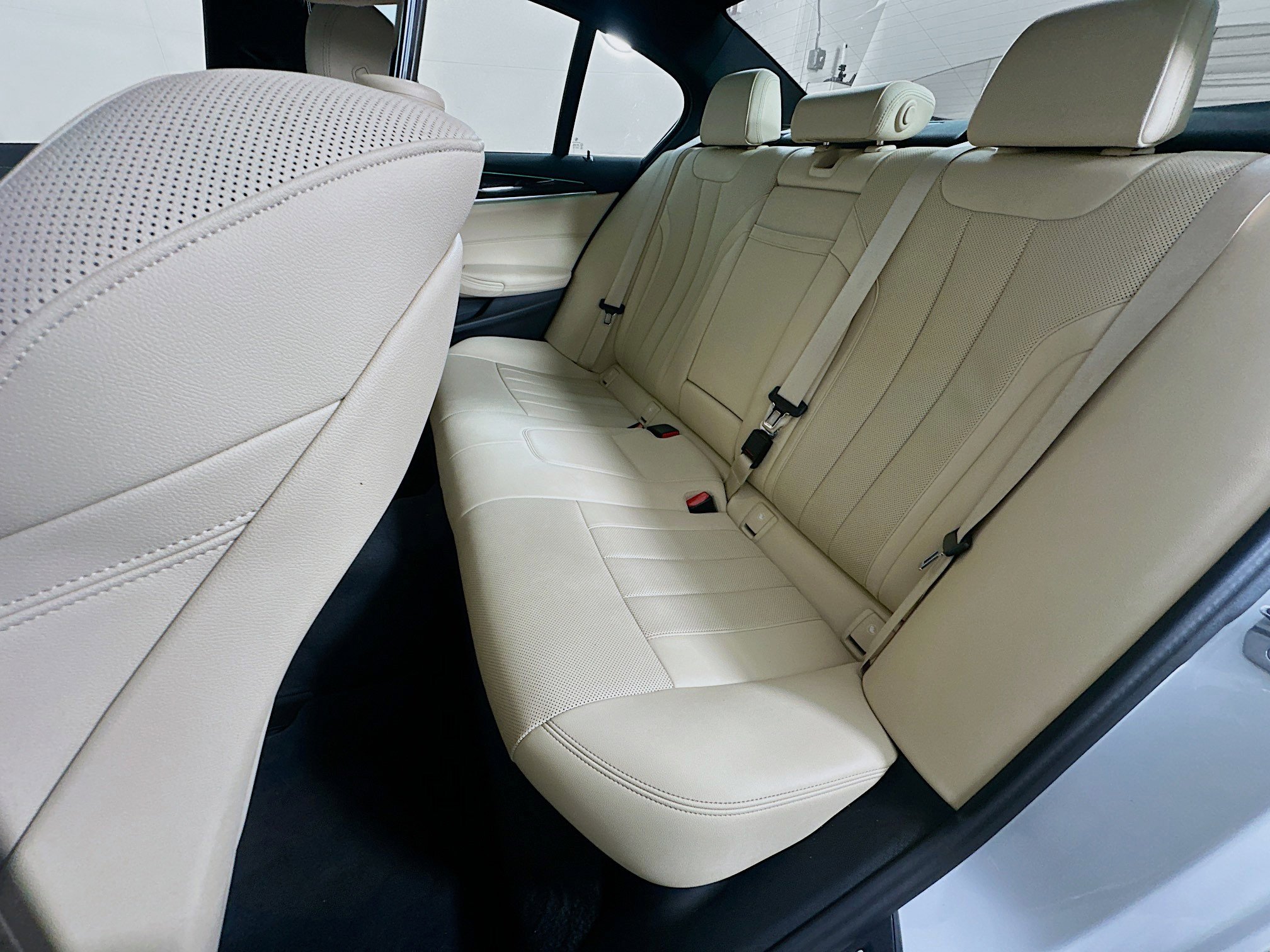 Used 2023 BMW 530e w/ Premium Package RWD image 28