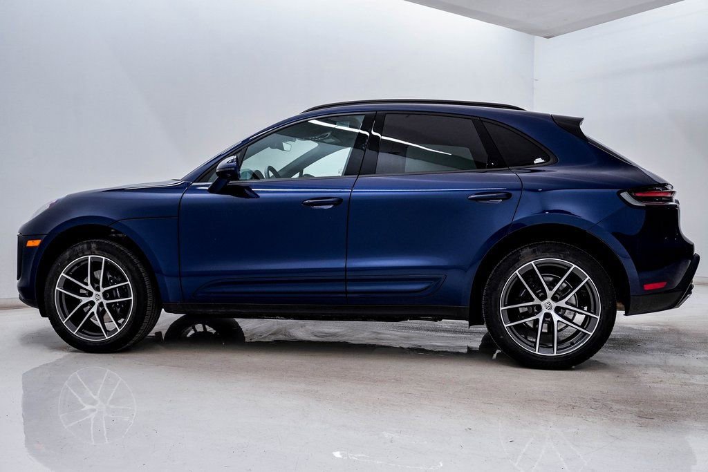 Certified 2025 Porsche Macan image 2