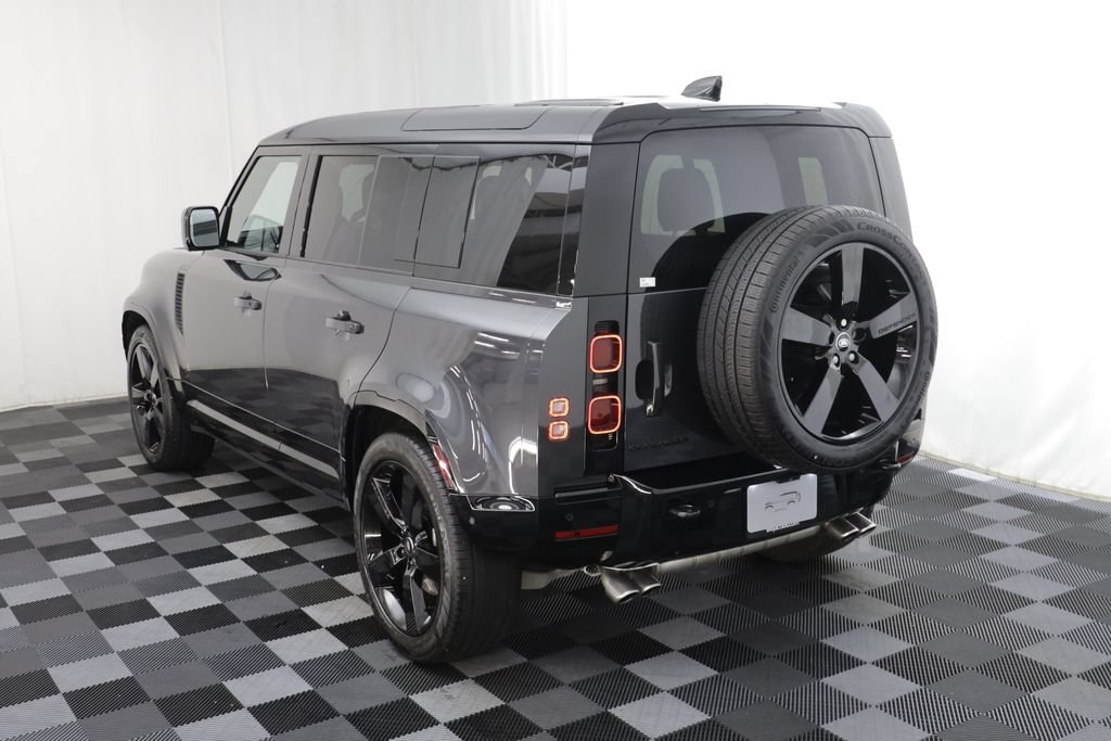 Certified 2025 Land Rover Defender 110 X-Dynamic SE AWD/4WD image 16