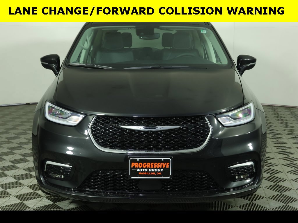 Used 2022 Chrysler Pacifica Touring-L image 10