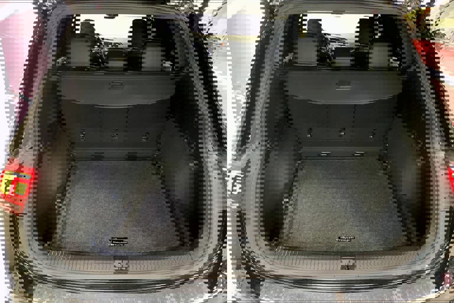 Used 2023 Volkswagen Tiguan SEL R-Line image 17