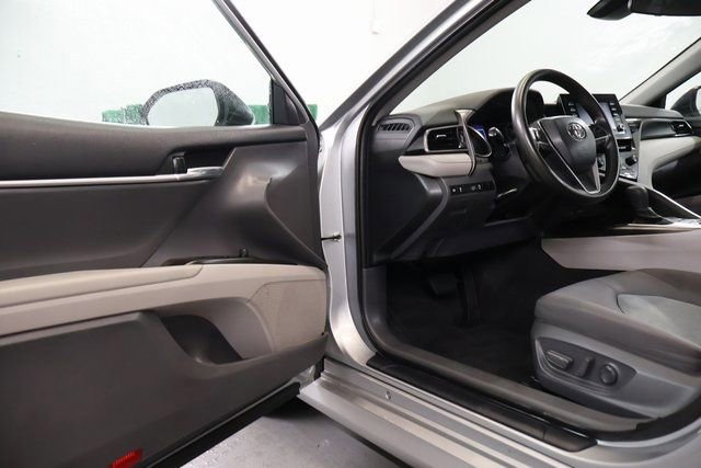 Used 2021 Toyota Camry LE image 9