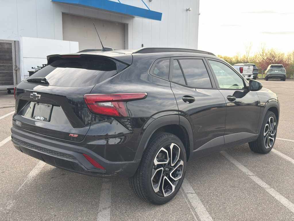 Used 2024 Chevrolet Trax RS w/ Sunroof Package FWD image 5