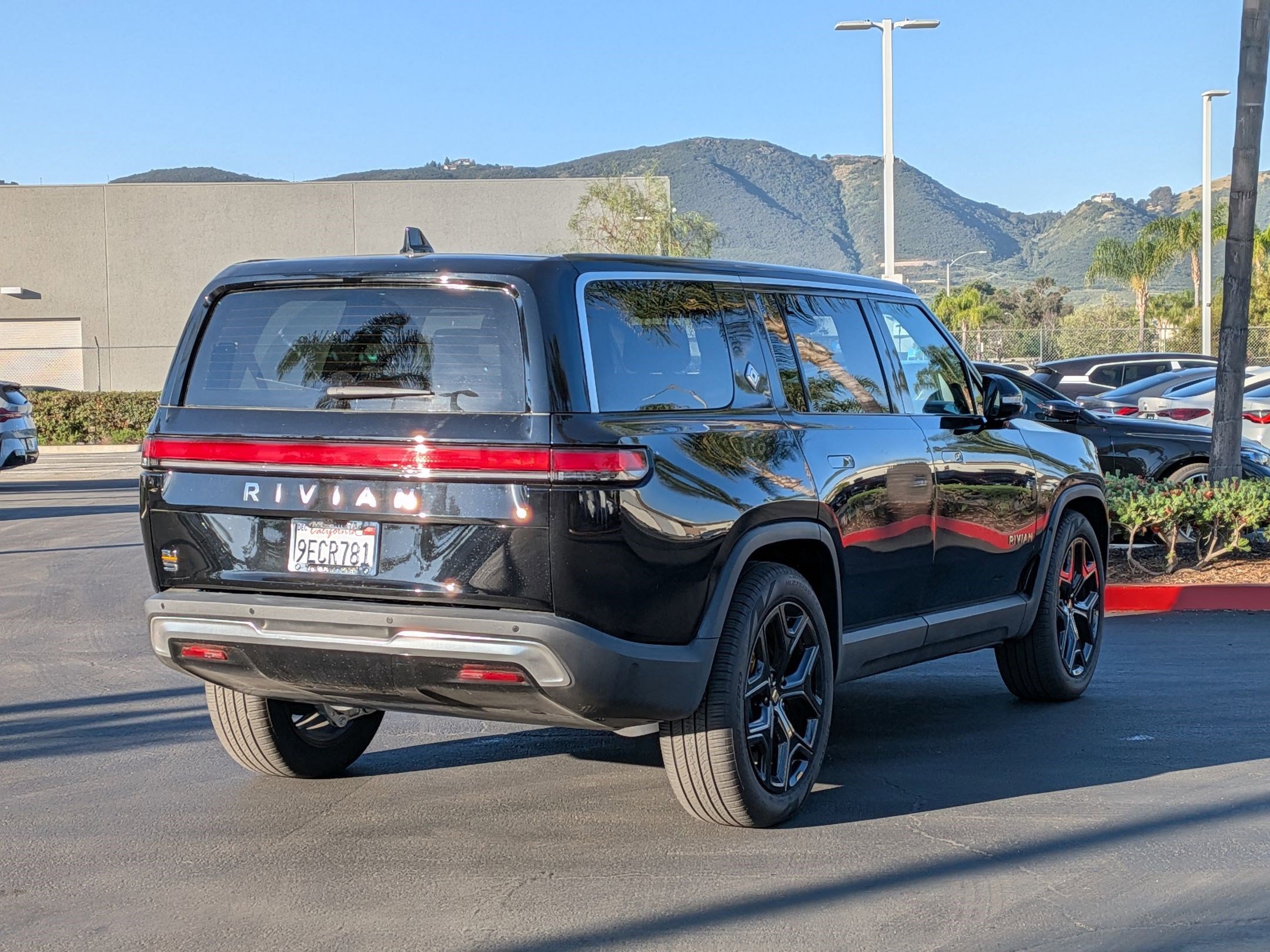 Used 2022 Rivian R1S Launch Edition image 9