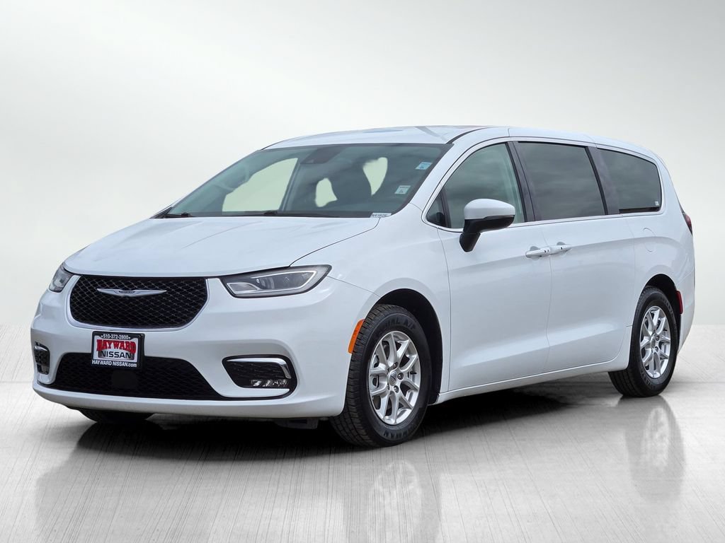 Used 2023 Chrysler Pacifica Touring-L FWD image 9