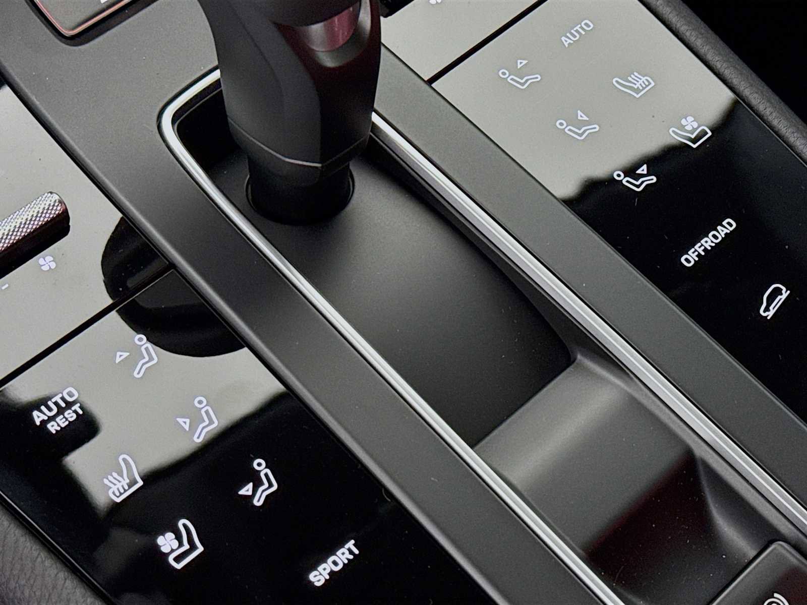 New 2026 Porsche Macan image 22