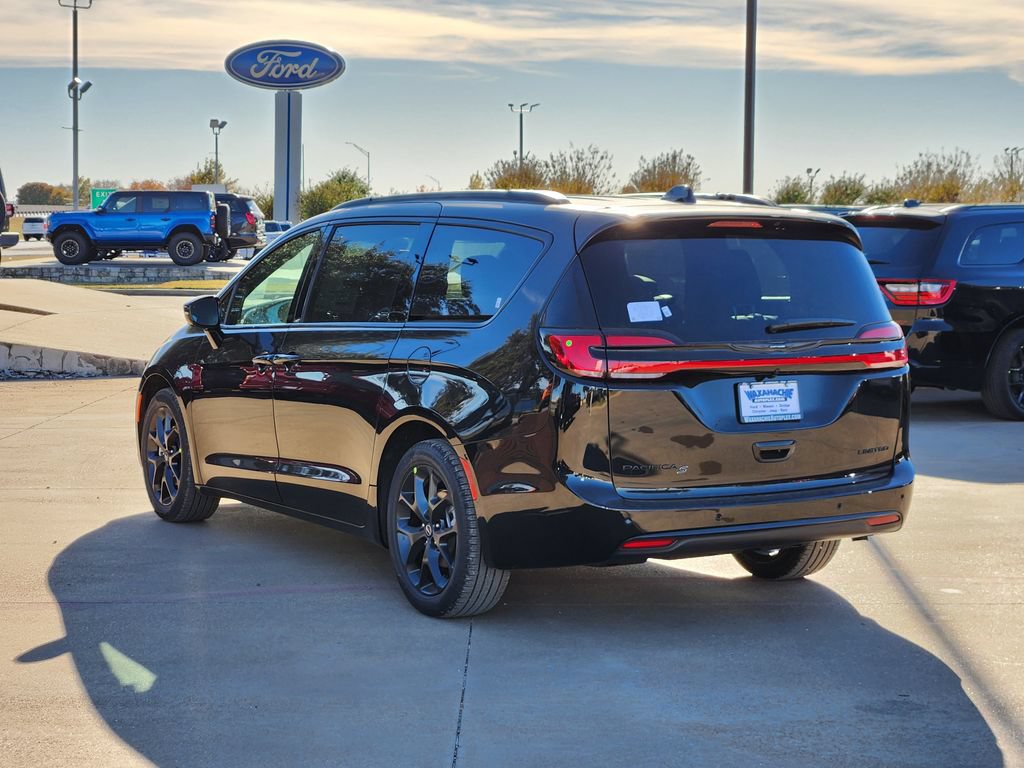 New 2026 Chrysler Pacifica Limited w/ S Appearance Package FWD image 3
