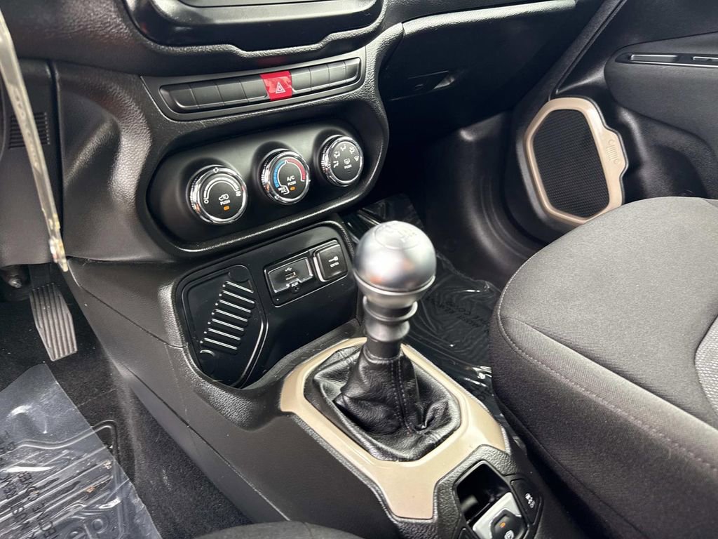 Used 2015 Jeep Renegade Latitude image 26