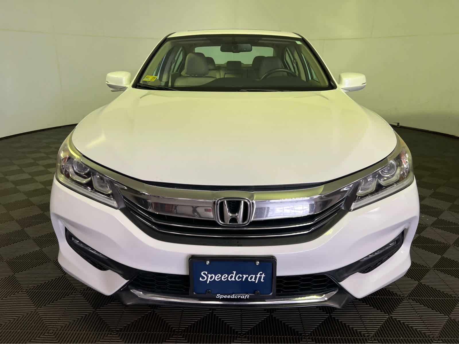 Used 2017 Honda Accord EX-L image 2