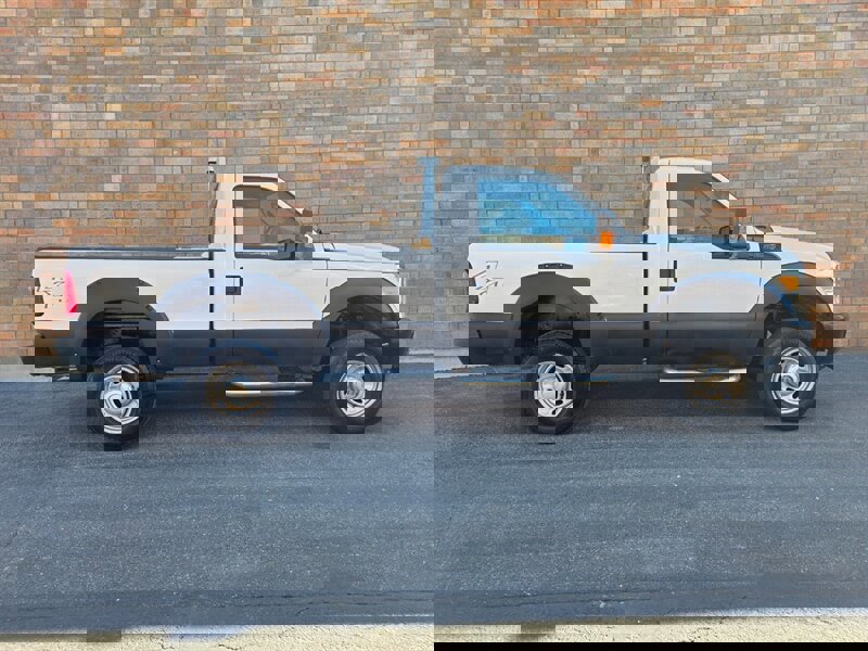 Used 2016 Ford F250 XL w/ Power Equipment Group AWD/4WD image 6