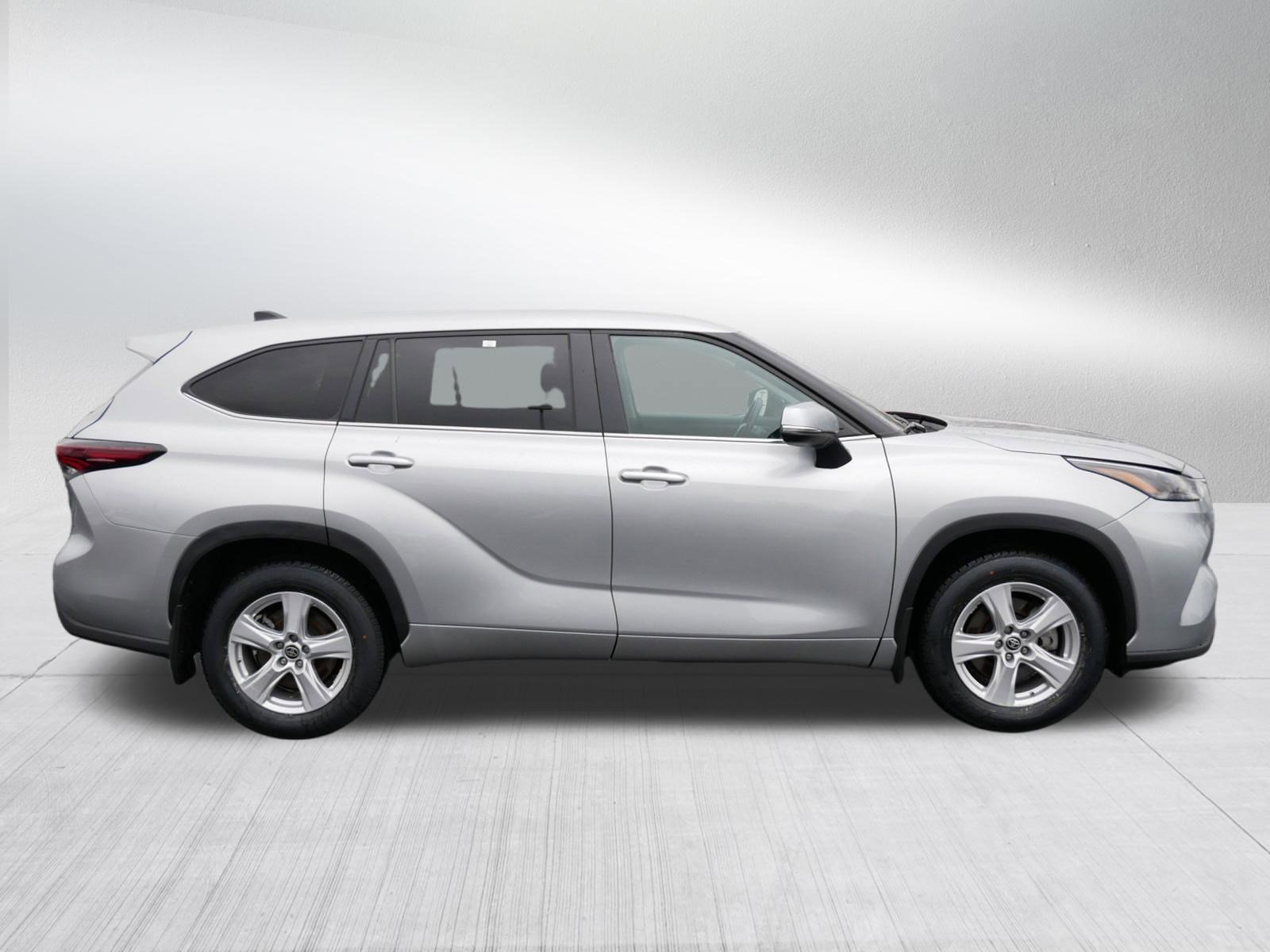 Certified 2024 Toyota Highlander LE AWD/4WD image 8