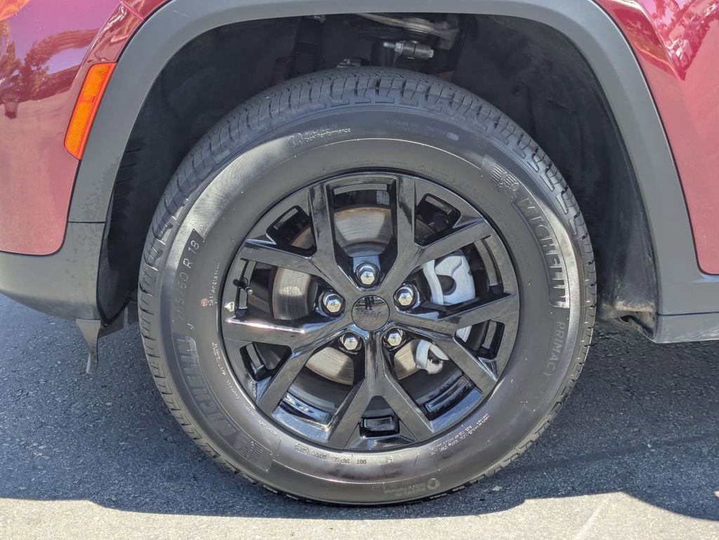Used 2025 Jeep Grand Cherokee Altitude AWD/4WD image 10