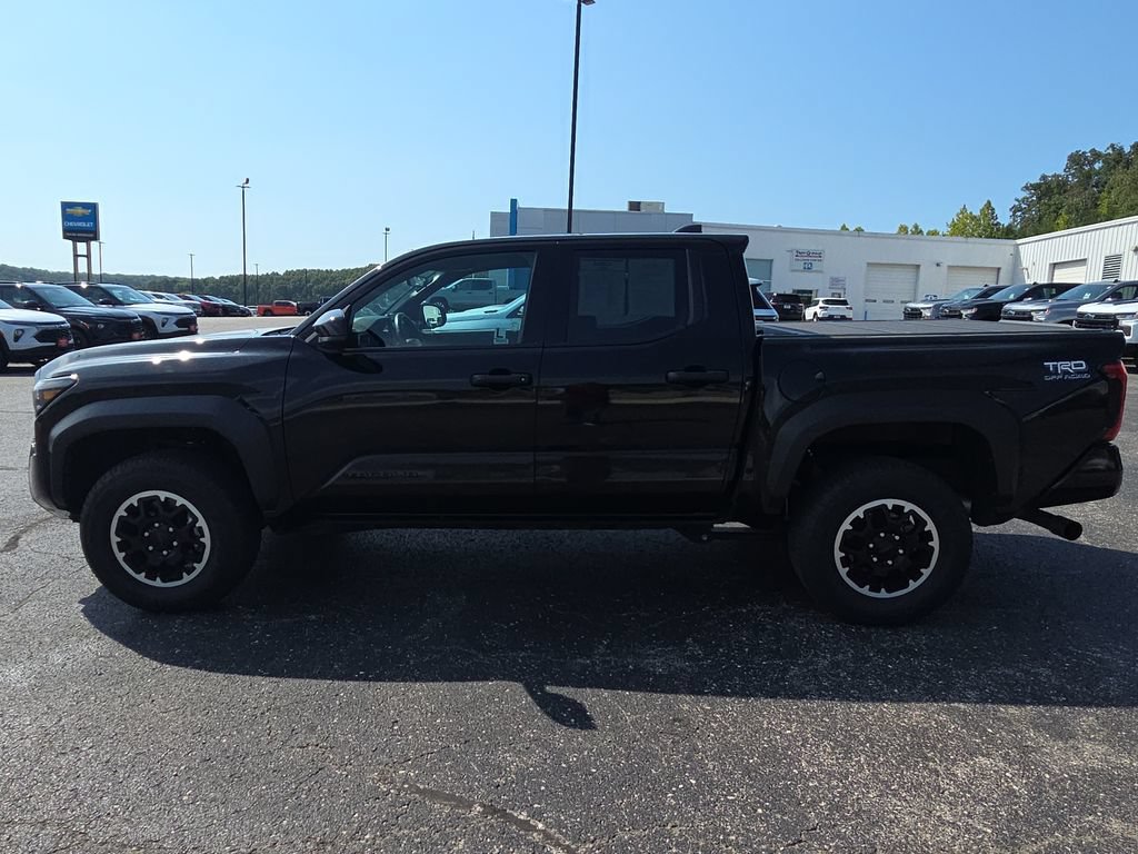 Used 2025 Toyota Tacoma TRD Off-Road AWD/4WD image 5