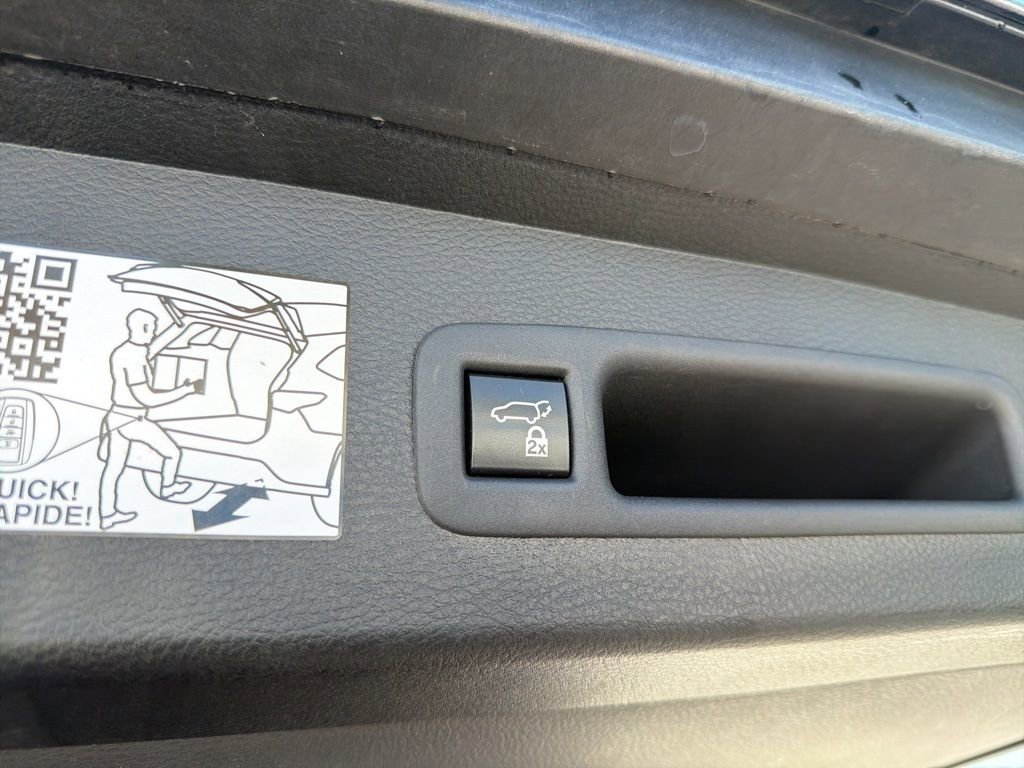 Used 2023 Toyota Sienna XLE FWD image 23