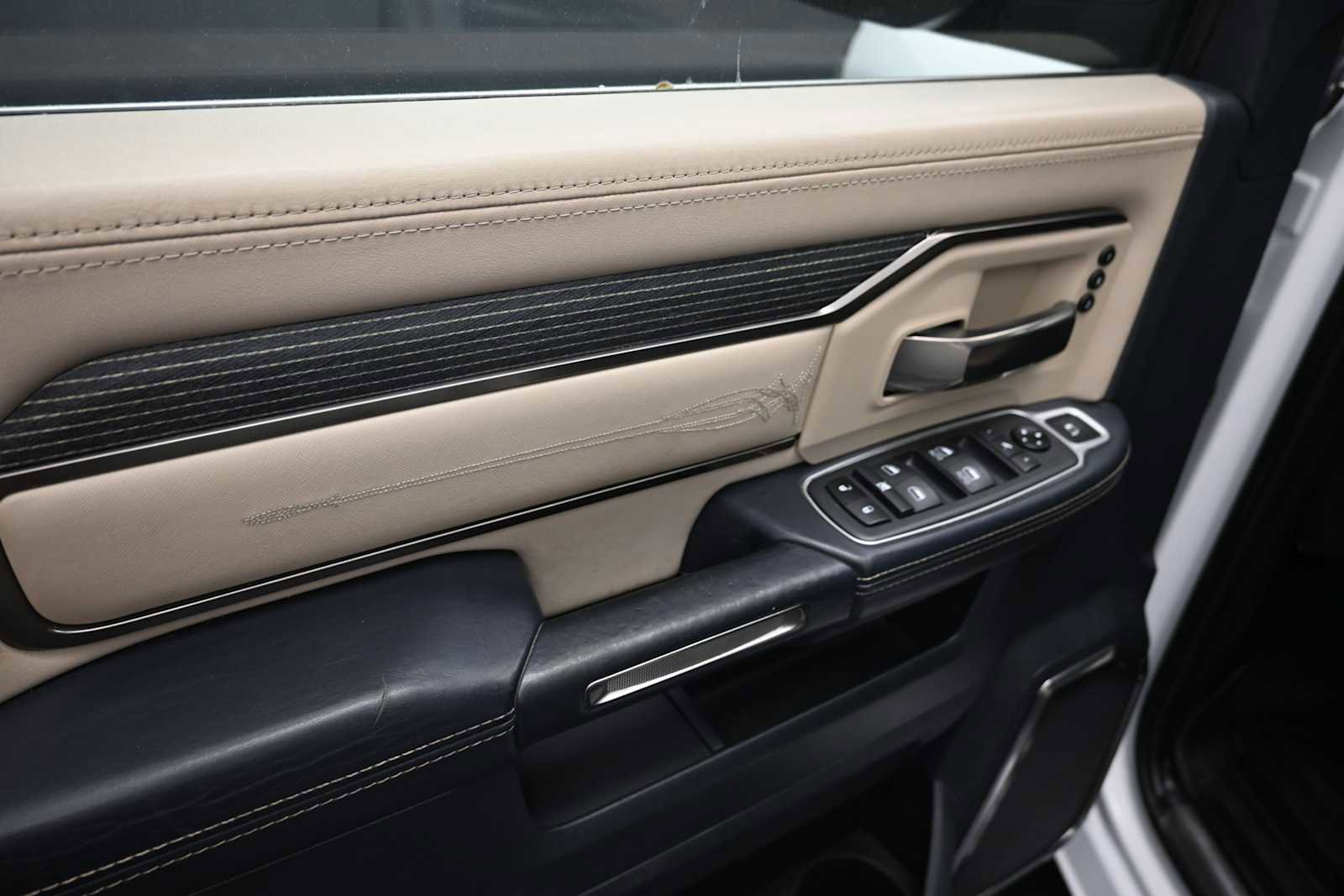 Used 2020 RAM 2500 Limited AWD/4WD image 17