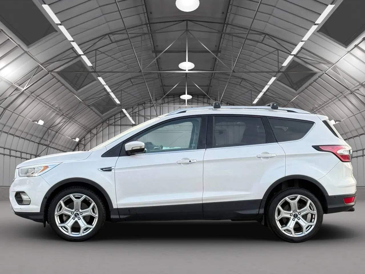 Used 2018 Ford Escape Titanium w/ Ford Safe & Smart Package FWD image 4