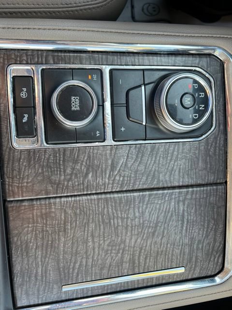 Used 2019 Ford Expedition Limited w/ Equipment Group 302A AWD/4WD image 34