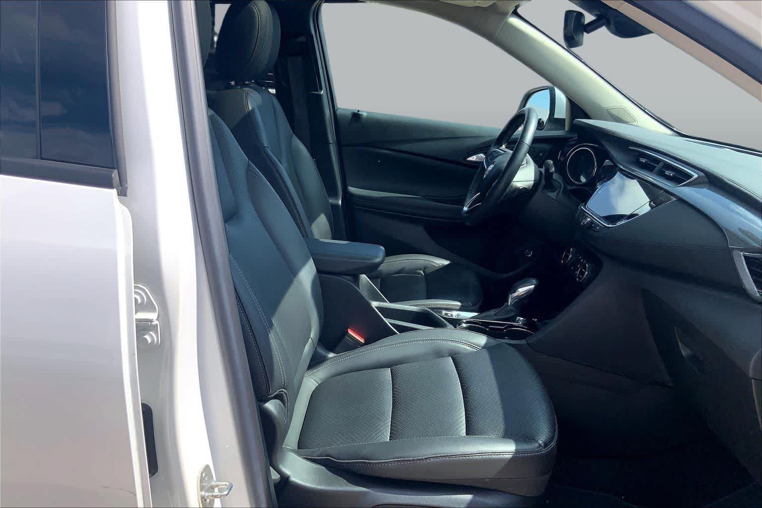Certified 2023 Buick Encore GX Essence w/ Experience Buick Package FWD image 8