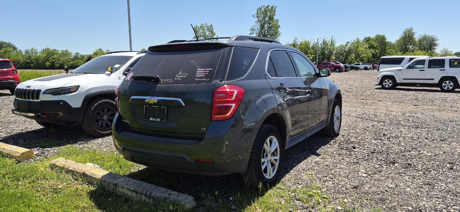 Used 2017 Chevrolet Equinox LT w/ Convenience Package FWD image 3