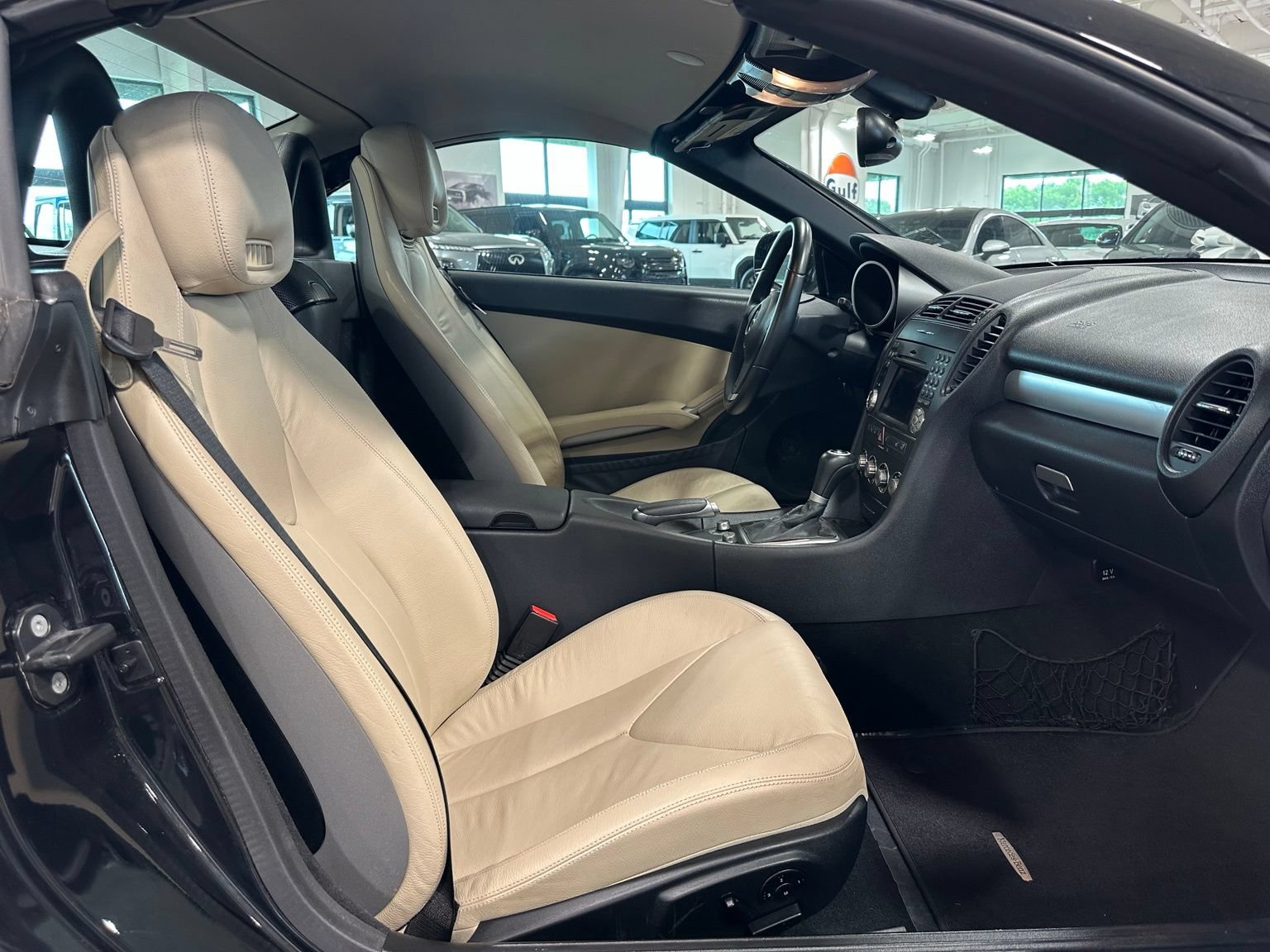 Used 2011 Mercedes-Benz SLK 300 image 32