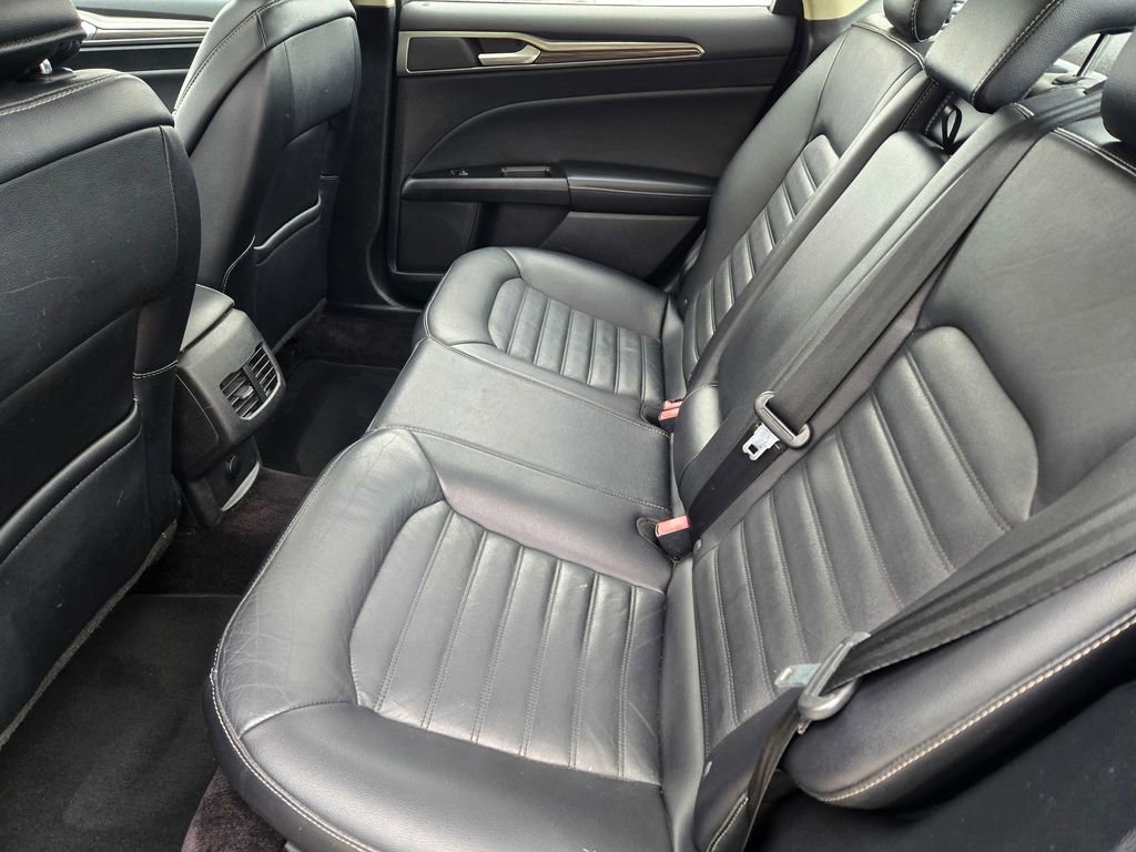 Used 2017 Ford Fusion SE w/ Fusion SE Technology Package image 24